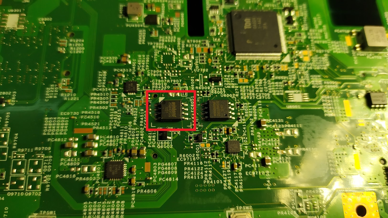 Highlighted in red is the 8MB chip that has the UEFI code in.